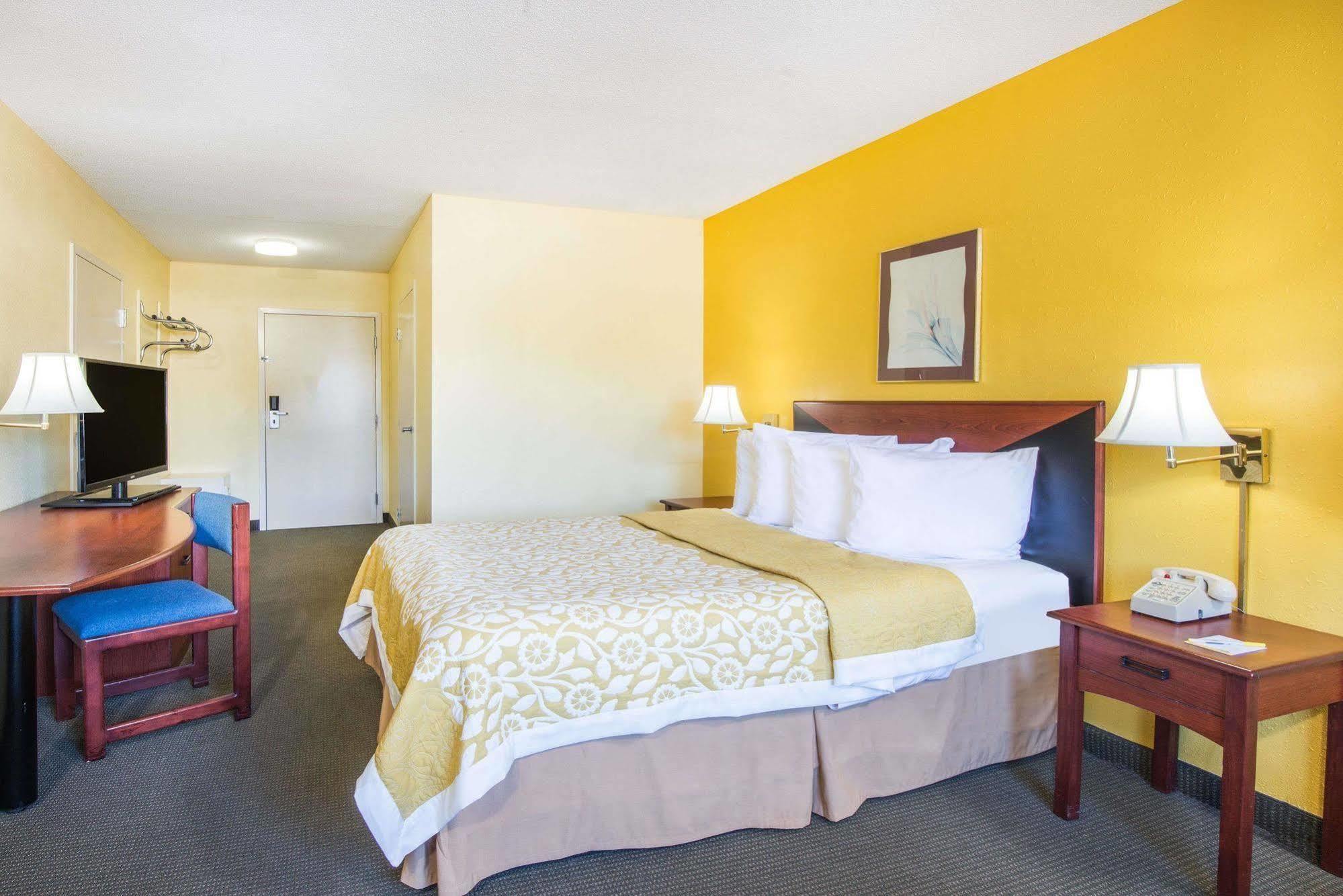 Days Inn By Wyndham Milan Sandusky South Exterior foto