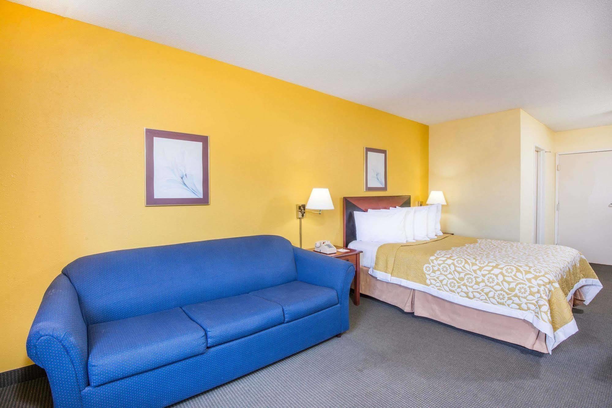 Days Inn By Wyndham Milan Sandusky South Exterior foto