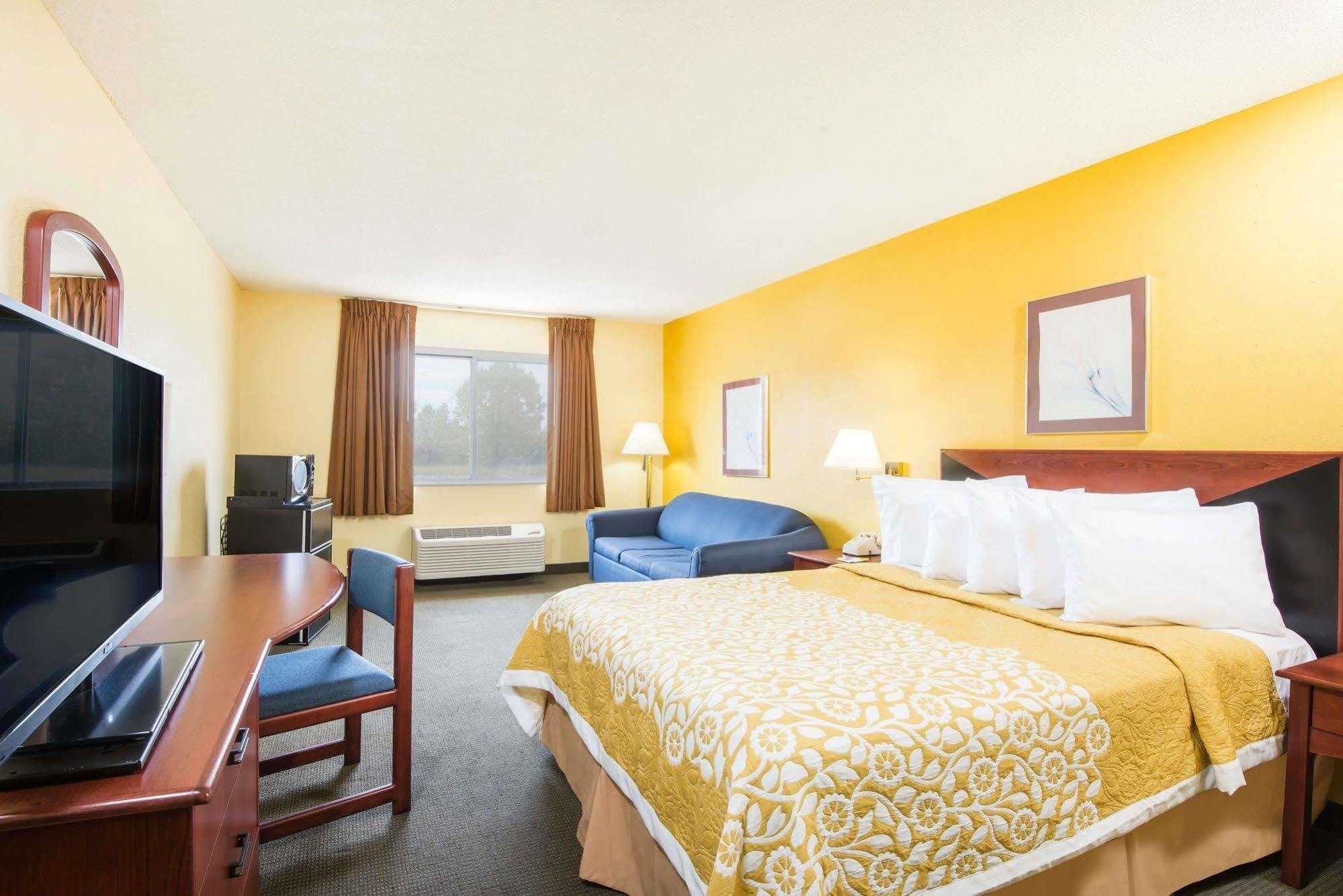 Days Inn By Wyndham Milan Sandusky South Exterior foto
